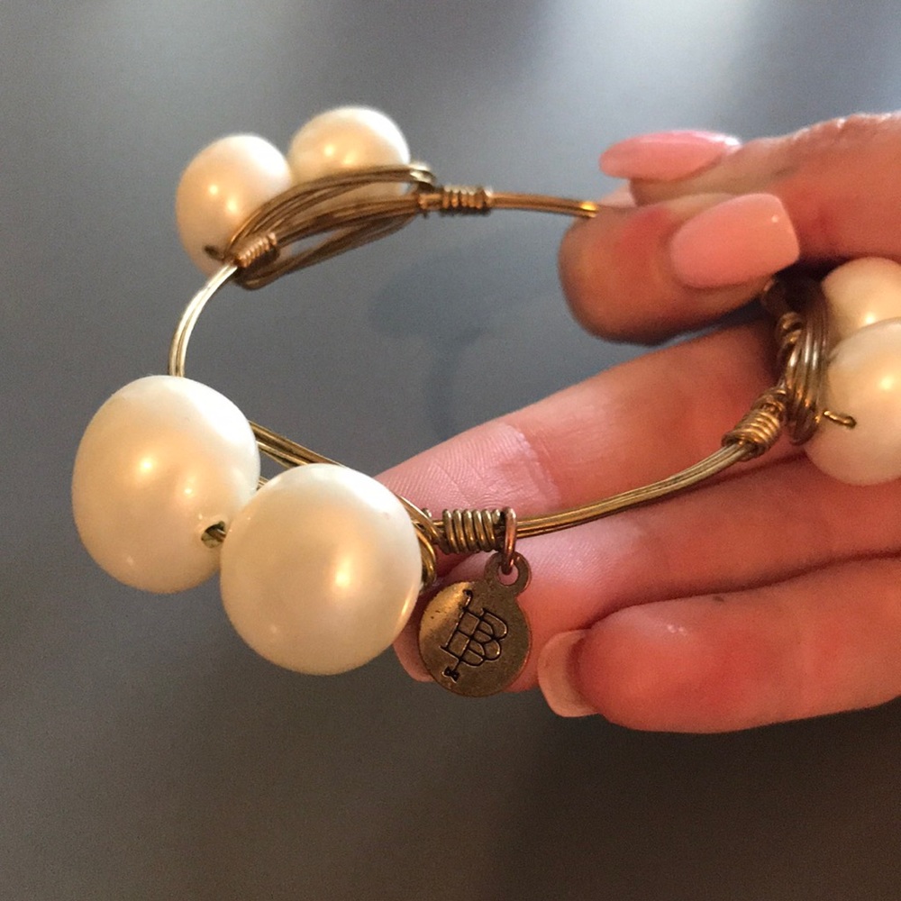 Authentic bourbon and bow ties pearl bracelet
